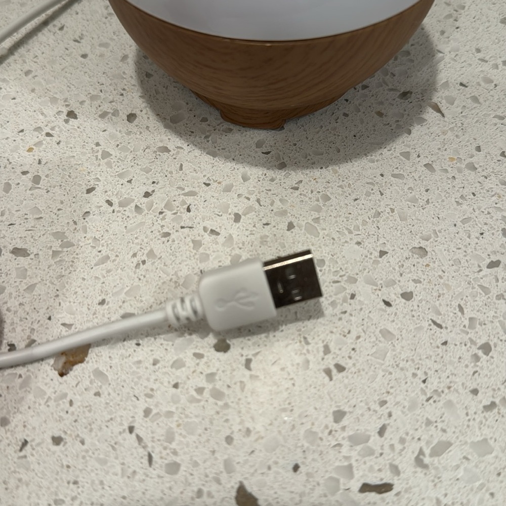 Desktop Essential Oil Diffuser - Picture 4 of 4
